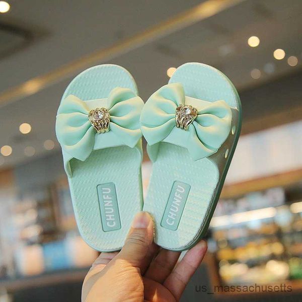 slipper girls slippers with outdoor kids footwear fashionable large crystal beach shoes girls slides indoor shoes r230815, Black;grey
slipper girls slippers with outdoor kids footwear fashionable large crystal beach shoes girls slides indoor shoes r230815, Black;grey
