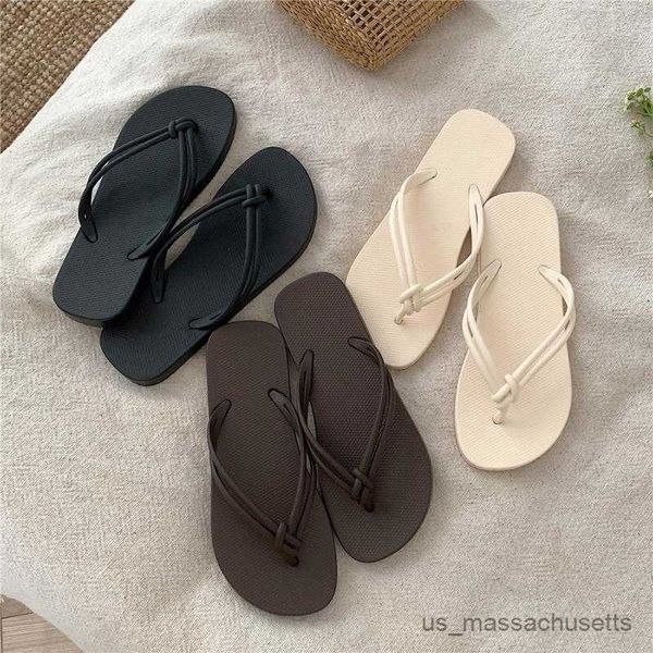 slipper simple and solid color summer flip flops fashionable vacation wearing beach flip flops r230815, Black;grey
slipper simple and solid color summer flip flops fashionable vacation wearing beach flip flops r230815, Black;grey