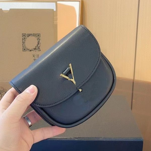ys home small saddle bag kaia metal buckle semi-circular unique geometric line workmanship shoulder strap genuine leather ladies all-match o
ys home small saddle bag kaia metal buckle semi-circular unique geometric line workmanship shoulder strap genuine leather ladies all-match o