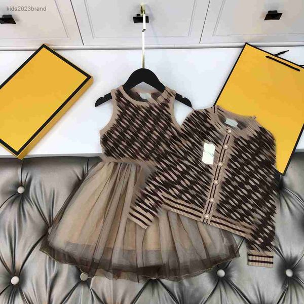 designer tracksuits fashion girl autumn set size 100-160 cm 2pcs letter logo printed all over knit cardigan and lace skirt dress aug08, White
designer tracksuits fashion girl autumn set size 100-160 cm 2pcs letter logo printed all over knit cardigan and lace skirt dress aug08, White