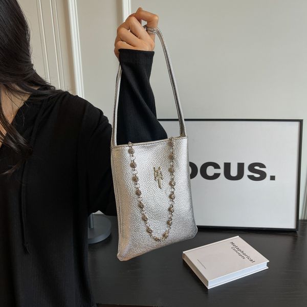 wholesale ladies shoulder bags 4 colors street personality silver metal decorative women handbags niche design solid color leather handbag f, Black;red
wholesale ladies shoulder bags 4 colors street personality silver metal decorative women handbags niche design solid color leather handbag f, Black;red
