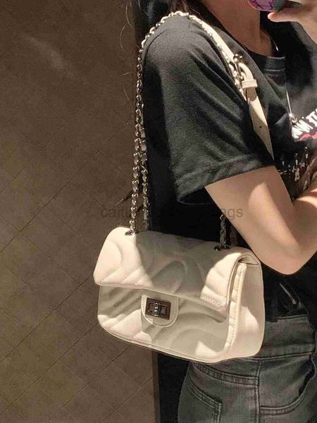 xiaozhong ins premium feel small fragrant wind embroidery thread lock chain fashion versatile crossbody for women caitlin_fashion_bags
xiaozhong ins premium feel small fragrant wind embroidery thread lock chain fashion versatile crossbody for women caitlin_fashion_bags