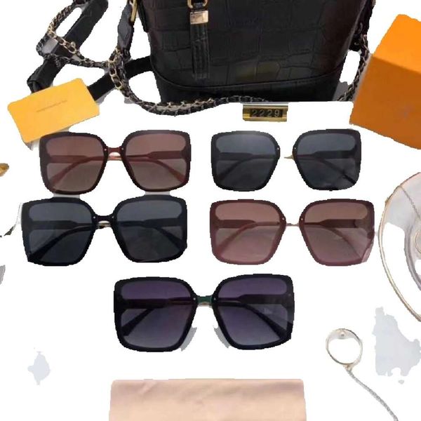 sunglasses designer male and female polarized large frame outdoor glasses suitable for shopping, White;black
sunglasses designer male and female polarized large frame outdoor glasses suitable for shopping, White;black