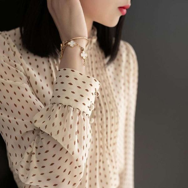 a rich ladys dress western style shirt for women chiffon long sleeved and base, White
a rich ladys dress western style shirt for women chiffon long sleeved and base, White