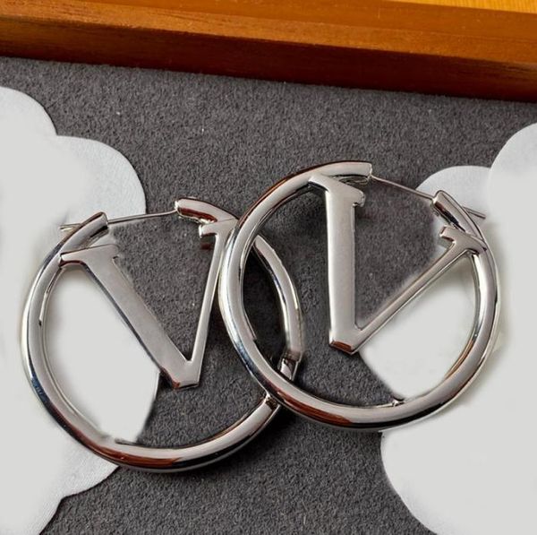 2022 designer pendant earrings big circle for women hoop silver earring luxurys designers letter v stud earrings gift d2202112z3416053, Golden;silver
2022 designer pendant earrings big circle for women hoop silver earring luxurys designers letter v stud earrings gift d2202112z3416053, Golden;silver