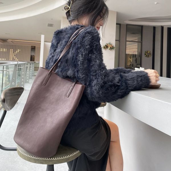 evening bag's cow leather shoulder simple soft bucket large capacity bag 230814
evening bag's cow leather shoulder simple soft bucket large capacity bag 230814