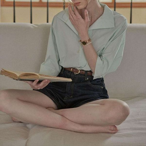 simple french retro white shirt for women summer design niche temperament commoner top
simple french retro white shirt for women summer design niche temperament commoner top