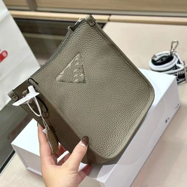 triangle logo style cowhide high-end piano score bag long shoulder strap genuine leather ladies all-match large-capacity crossbody shoulder
triangle logo style cowhide high-end piano score bag long shoulder strap genuine leather ladies all-match large-capacity crossbody shoulder