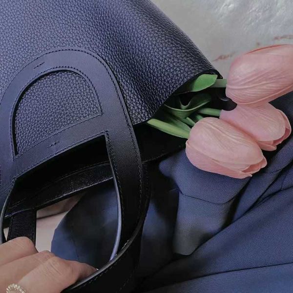 wholesale designer h ermes totes handbags baobao female 2023 net red pig nose baocai basket leather capacity portable water bucke
wholesale designer h ermes totes handbags baobao female 2023 net red pig nose baocai basket leather capacity portable water bucke