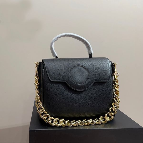 black totes underarm shopping bag dermis flip hidden buckle adjustable strap hardware chain decoration zipper inner pocket large capacity
black totes underarm shopping bag dermis flip hidden buckle adjustable strap hardware chain decoration zipper inner pocket large capacity