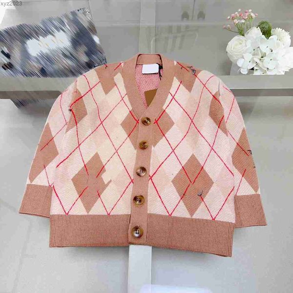 23ss designer kids v-neck cardigan fashion cross stripe design baby sweater size 100-160 cm diamond pattern long sleeved jacket july28, Blue
23ss designer kids v-neck cardigan fashion cross stripe design baby sweater size 100-160 cm diamond pattern long sleeved jacket july28, Blue
