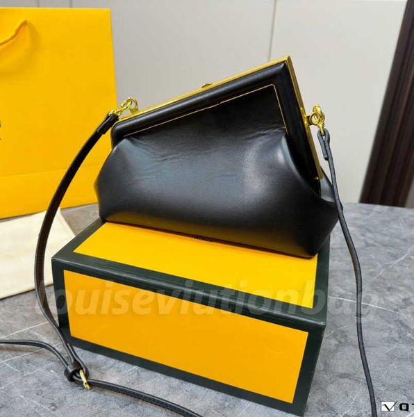 quality luxury shoulder clutch bag large leather classic handbags with shoulder strap designer women's men wallet famous handbag tote c
quality luxury shoulder clutch bag large leather classic handbags with shoulder strap designer women's men wallet famous handbag tote c