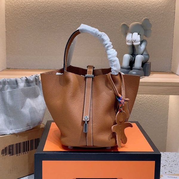 designer bags handbag vegetable basket tote bag picotin lock female genuine leather first layer large capacity bucket brand platinum with sc
designer bags handbag vegetable basket tote bag picotin lock female genuine leather first layer large capacity bucket brand platinum with sc