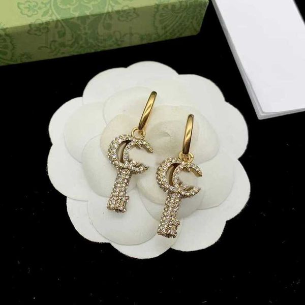 charm designer personalized and trendy, minimalist with rhinestones, fine sparkling brass material, english letters, personalized new earrin, Golden
charm designer personalized and trendy, minimalist with rhinestones, fine sparkling brass material, english letters, personalized new earrin, Golden