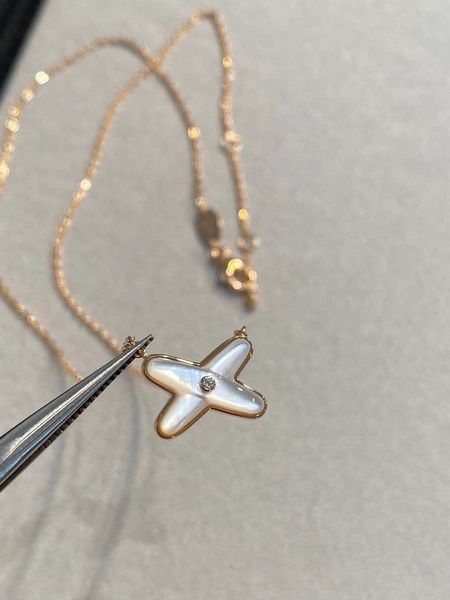 fashion designer chaumet v gold high edition new shangjia cross white fritillaria necklace women's x pendant rose lock bone chain, Silver
fashion designer chaumet v gold high edition new shangjia cross white fritillaria necklace women's x pendant rose lock bone chain, Silver