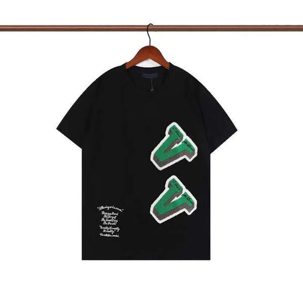 2023 men's t-shirts designer tees short sleeves clothes summer leisure undershirt breathable printed coats high-quality clothing, White;black
2023 men's t-shirts designer tees short sleeves clothes summer leisure undershirt breathable printed coats high-quality clothing, White;black