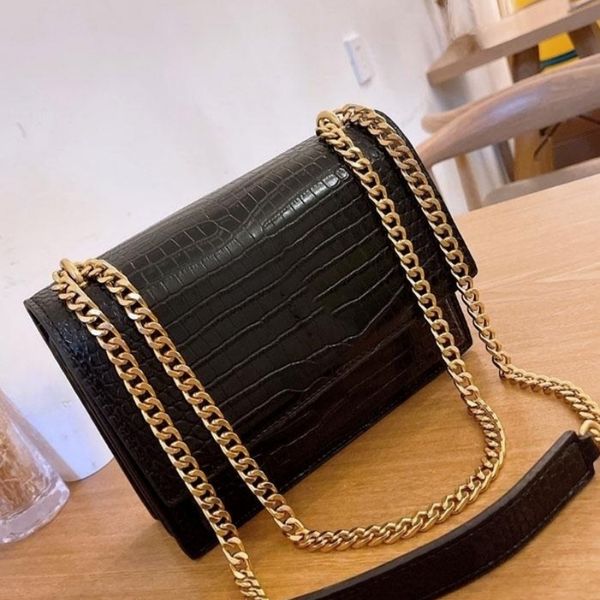 designer shoulder bag chain bag retro atmosphere female underarm bag luxury leather gold and silver chain handbag network red recommended
designer shoulder bag chain bag retro atmosphere female underarm bag luxury leather gold and silver chain handbag network red recommended