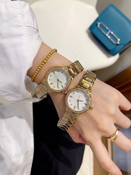 women watches 30mm dial gold silver stainless steel quartz battery lady watch, Slivery;golden
women watches 30mm dial gold silver stainless steel quartz battery lady watch, Slivery;golden