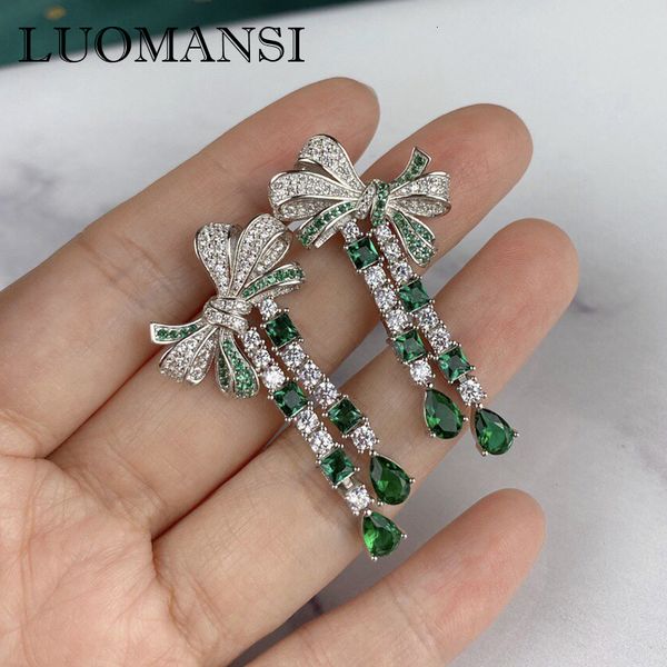 hoop huggie luomansi 100%-s925 sterling silver creative bow tassel earrings super recognition high carbon diamond emerald jewelry 230815, Golden;silver
hoop huggie luomansi 100%-s925 sterling silver creative bow tassel earrings super recognition high carbon diamond emerald jewelry 230815, Golden;silver