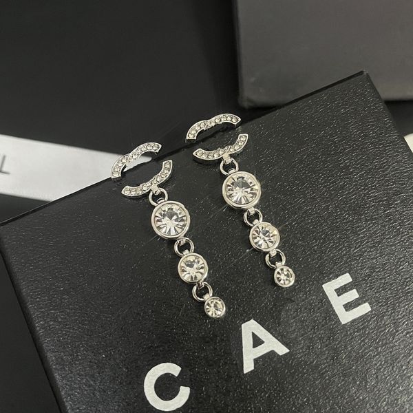 elegant womens diamond gift earrings 2023 letter dangl earrings designer brand jewelry 925 silver new engagement birthdat travel jewelry ear
elegant womens diamond gift earrings 2023 letter dangl earrings designer brand jewelry 925 silver new engagement birthdat travel jewelry ear