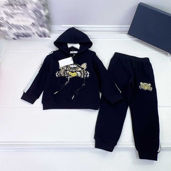 designer baby tracksuits kids suits size 110-160 cm 2pcs embroidered animal avatar pattern hoodie and sports pants aug02, White
designer baby tracksuits kids suits size 110-160 cm 2pcs embroidered animal avatar pattern hoodie and sports pants aug02, White
