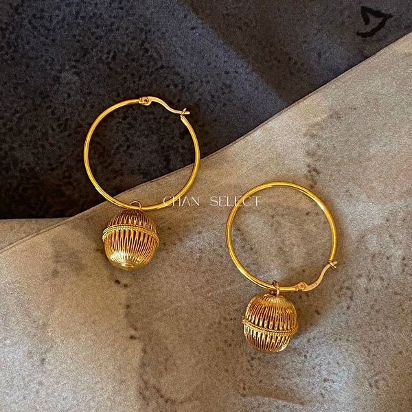 stud luxury jewelry earring european and american fashion retro small lanterns three-dimensional hollow design earrings 230815, Golden;silver
stud luxury jewelry earring european and american fashion retro small lanterns three-dimensional hollow design earrings 230815, Golden;silver