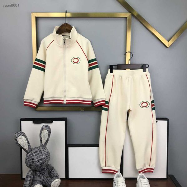 luxury autumn baby suits designer tracksuits size 110-160 cm 2pcs chest logo embroidered long sleeved zippered jacket and pants july29, White
luxury autumn baby suits designer tracksuits size 110-160 cm 2pcs chest logo embroidered long sleeved zippered jacket and pants july29, White
