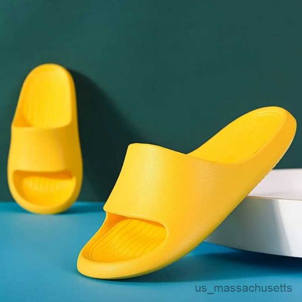slipper children' slippers simple solid color outdoor bathroom non-slip boys and girls slippers r230815, Black;grey
slipper children' slippers simple solid color outdoor bathroom non-slip boys and girls slippers r230815, Black;grey
