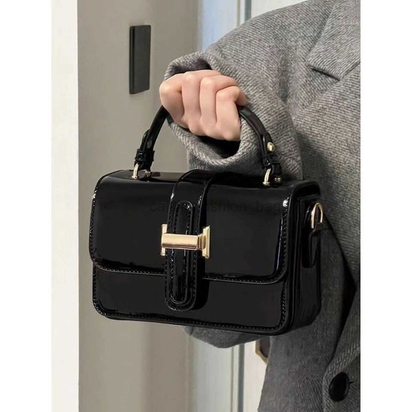 small and western style light luxury versatile handheld bright face square for women 2023 new crossbody caitlin_fashion_bags
small and western style light luxury versatile handheld bright face square for women 2023 new crossbody caitlin_fashion_bags