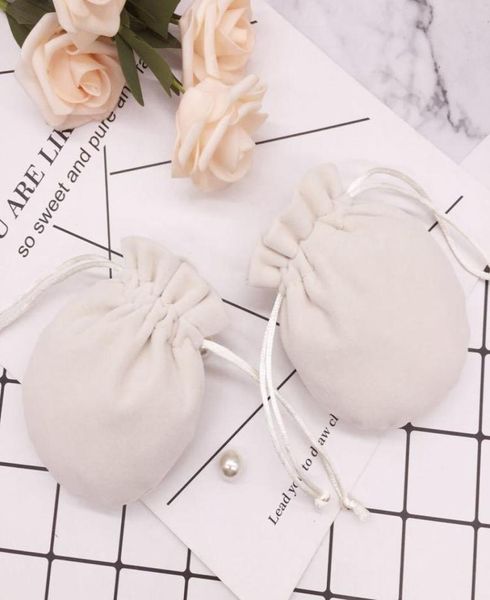 50pcslot 911cm velvet bag drawstring pouches jewelry packing display bags wedding christmas new year gift present for lovers2999155, Pink;blue
50pcslot 911cm velvet bag drawstring pouches jewelry packing display bags wedding christmas new year gift present for lovers2999155, Pink;blue