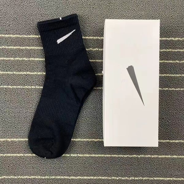 fashion solid sports men's socks classic hook black and white gray basketball sweat absorbing breathable short boat sock luxury sportso
fashion solid sports men's socks classic hook black and white gray basketball sweat absorbing breathable short boat sock luxury sportso