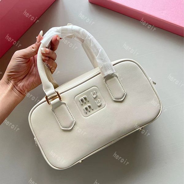 fashion miui matelasse messenger clutch bags miu vintage luxurys designers totes underarm bag womens mens handbag hobo bag crossbody leather
fashion miui matelasse messenger clutch bags miu vintage luxurys designers totes underarm bag womens mens handbag hobo bag crossbody leather