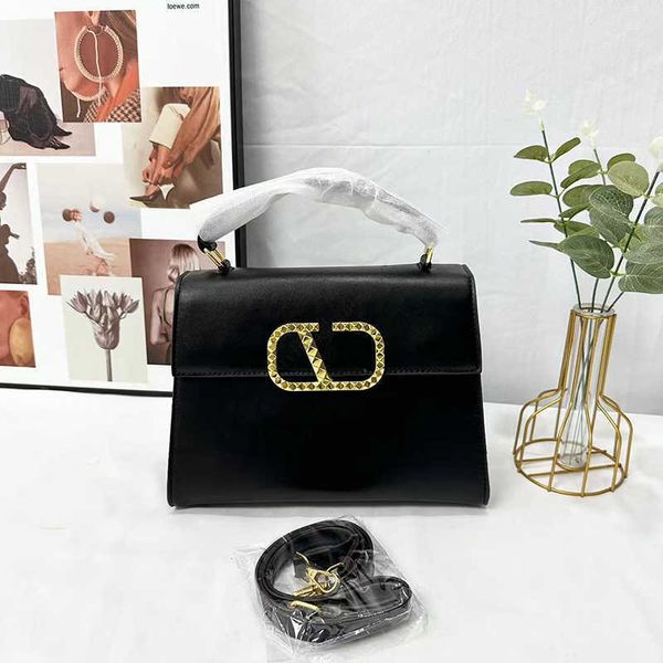women's bag 2023 designer shoulder bag summer new shoulder bag pu leather classic alphabet brand chain crossbody bag wallet
women's bag 2023 designer shoulder bag summer new shoulder bag pu leather classic alphabet brand chain crossbody bag wallet
