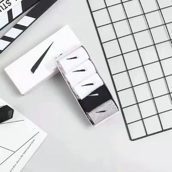 mens socks designer socks stockings women cotton all-match classic ankle letter breathable black and white football basketball sports sock 2
mens socks designer socks stockings women cotton all-match classic ankle letter breathable black and white football basketball sports sock 2