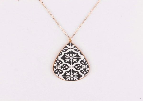 baroque style textured leather teardrop pendant long moroccan necklace in gold back for women print leathers necklaces holiday jew1178342, Silver
baroque style textured leather teardrop pendant long moroccan necklace in gold back for women print leathers necklaces holiday jew1178342, Silver