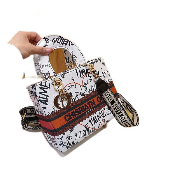 designer bag new textured high capacity tote bag shoulder bag fashionable retro printed handbag tote bag
designer bag new textured high capacity tote bag shoulder bag fashionable retro printed handbag tote bag