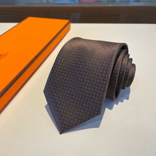 2023 designer ties men neck ties fashion mens neckties letter print handmade business leisure cravat luxury with original box, Blue;purple
2023 designer ties men neck ties fashion mens neckties letter print handmade business leisure cravat luxury with original box, Blue;purple