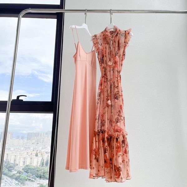 casual dresses australian designer dress 2023 autumn new pink flower print glow flute dress, Black;gray
casual dresses australian designer dress 2023 autumn new pink flower print glow flute dress, Black;gray
