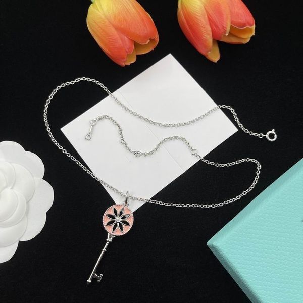 2023 lovely cute pendant necklaces long silver thin stainless steel chain flower pink key design women necklace with dust bag and box 
2023 lovely cute pendant necklaces long silver thin stainless steel chain flower pink key design women necklace with dust bag and box
