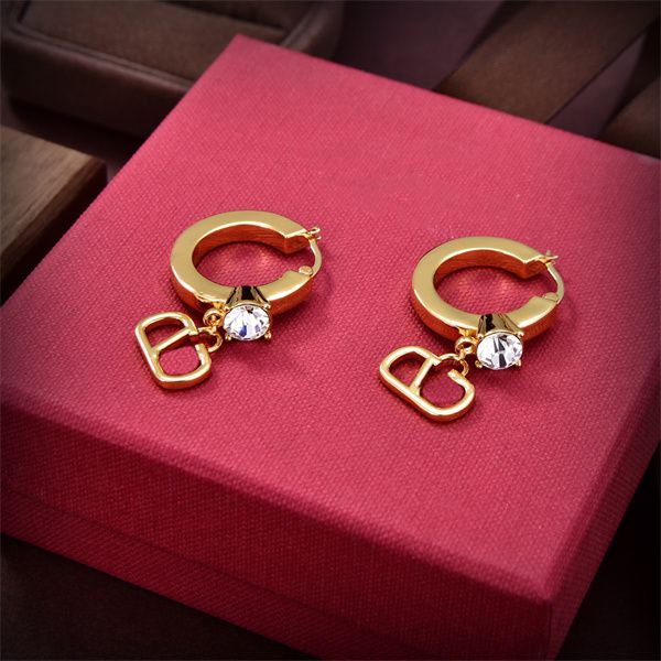 letter v brand earring logo valentinolies stud earing women designer luxury jewelry crystal pearl hoop earrings 5655, Golden;silver
letter v brand earring logo valentinolies stud earing women designer luxury jewelry crystal pearl hoop earrings 5655, Golden;silver
