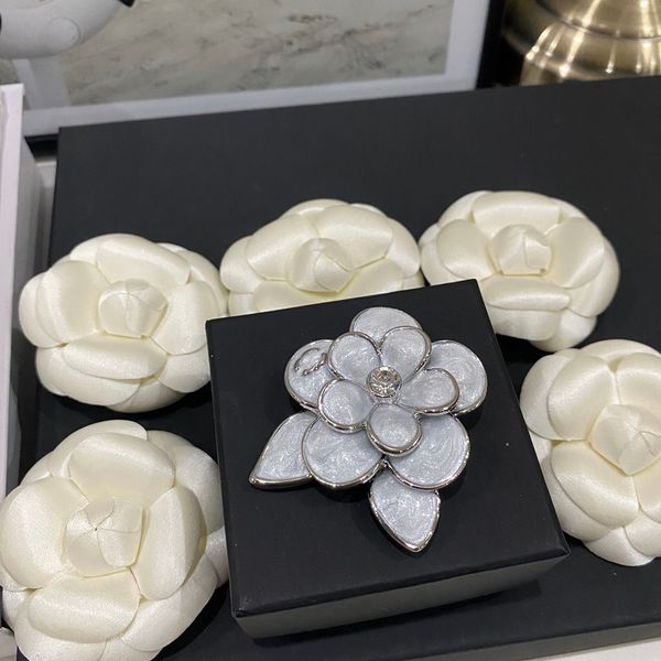 brand designer letter pins brooches women inlay crystal flower never fading brass copper sweater cape buckle brooch suit pin wedding party j, Gray
brand designer letter pins brooches women inlay crystal flower never fading brass copper sweater cape buckle brooch suit pin wedding party j, Gray
