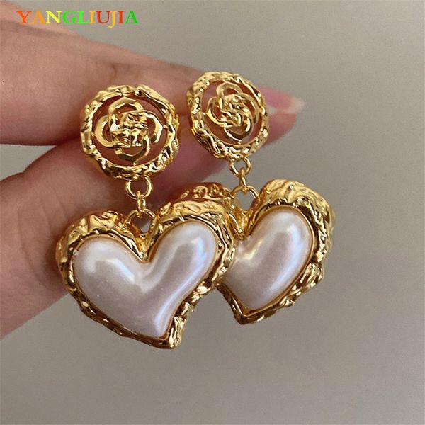 stud the flower heart earrings french retro fashion luxury accessories women jewelry wedding part 230814, Golden;silver
stud the flower heart earrings french retro fashion luxury accessories women jewelry wedding part 230814, Golden;silver