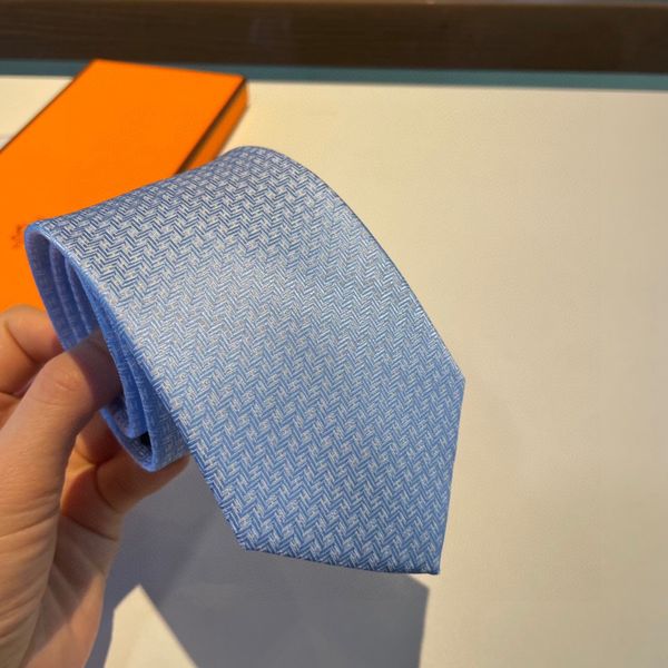 2023 new designer ties men neck ties fashion mens neckties letter print handmade business leisure cravat luxury with original box, Blue;purple
2023 new designer ties men neck ties fashion mens neckties letter print handmade business leisure cravat luxury with original box, Blue;purple