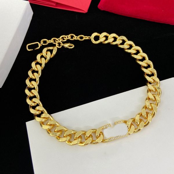 2023 earrings designer for women stud luxury gold heart shape pearl crystal gold double v letter 925s silver jewelry classic love you a7, Golden;silver
2023 earrings designer for women stud luxury gold heart shape pearl crystal gold double v letter 925s silver jewelry classic love you a7, Golden;silver