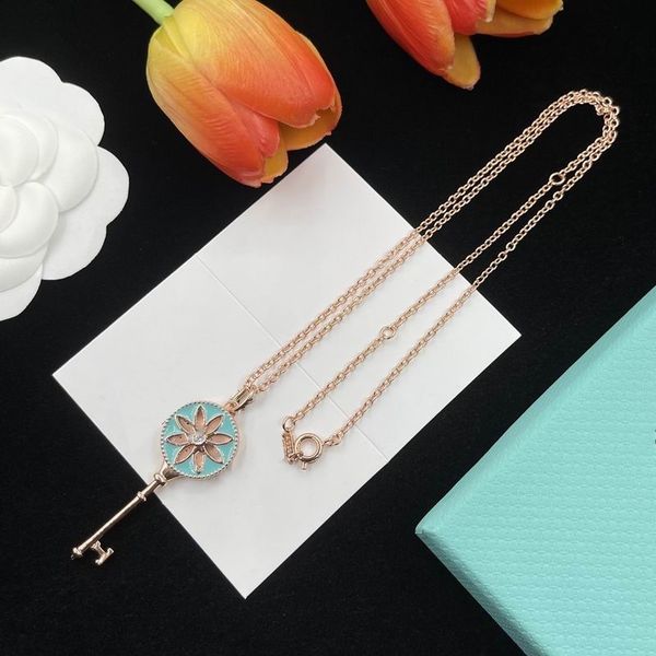 2023 lovely cute pendant necklaces long gold thin stainless steel chain flower light blue key design women necklace with dust bag and box, Silver
2023 lovely cute pendant necklaces long gold thin stainless steel chain flower light blue key design women necklace with dust bag and box, Silver