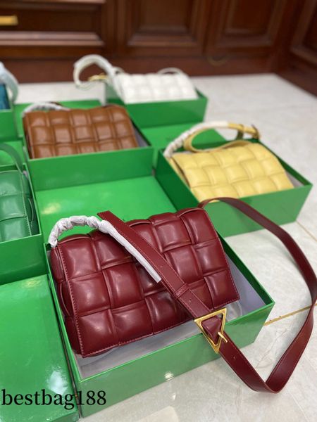 2023 horizontal handbag, one-shoulder box-shaped woven pillow, multi-functional design, high-quality leather, fashionable and luxurious luxu
2023 horizontal handbag, one-shoulder box-shaped woven pillow, multi-functional design, high-quality leather, fashionable and luxurious luxu