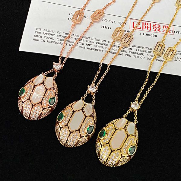 

Luxury Bvlgr top jewelry accessories designer woman Gold Plated Diamond White Fritillaria Snake Necklace Zircon Green Diamond Fashion Advanced Sense Collar Chain