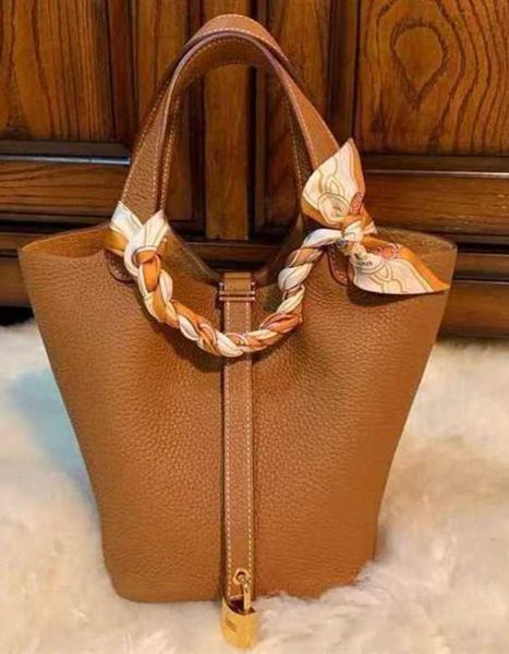 authentic handbag desinger totes picotin bags 2023 new h family's first-floor kraft vegetable basket carrying bucket bag with silk towe
authentic handbag desinger totes picotin bags 2023 new h family's first-floor kraft vegetable basket carrying bucket bag with silk towe