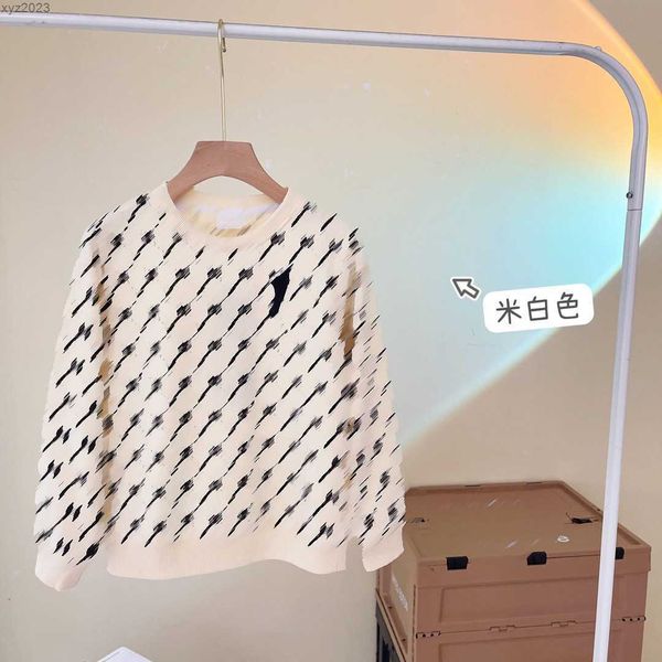 23ss designer baby clothes kids knitted hoodies round neck boys sweater size 110-160 cm full print letter girl sweatshirts aug01, Black
23ss designer baby clothes kids knitted hoodies round neck boys sweater size 110-160 cm full print letter girl sweatshirts aug01, Black