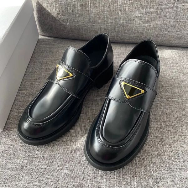 black polish leather platform loafers round apron toes slip-on shoes for women luxury designers triangle logo low heel plaque shoe luxe loun
black polish leather platform loafers round apron toes slip-on shoes for women luxury designers triangle logo low heel plaque shoe luxe loun